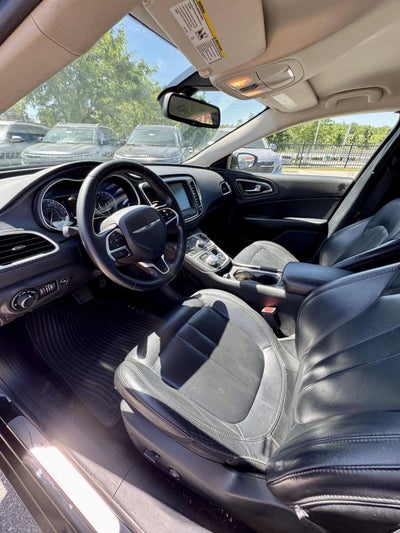 2017 Chrysler 200 Limited Platinum