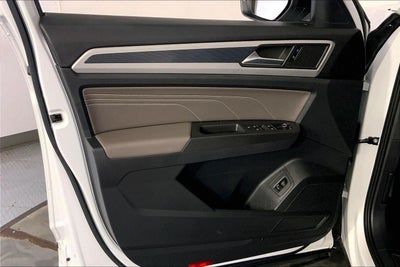 2023 Volkswagen Atlas Cross Sport 3.6L V6 SEL R-Line Black