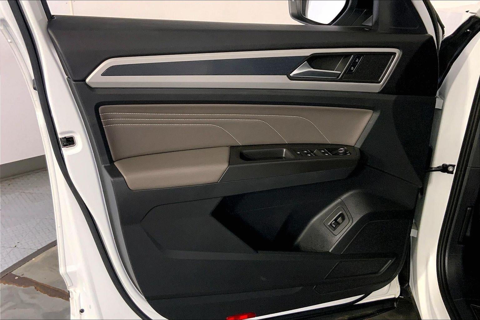 2023 Volkswagen Atlas Cross Sport 3.6L V6 SEL R-Line Black