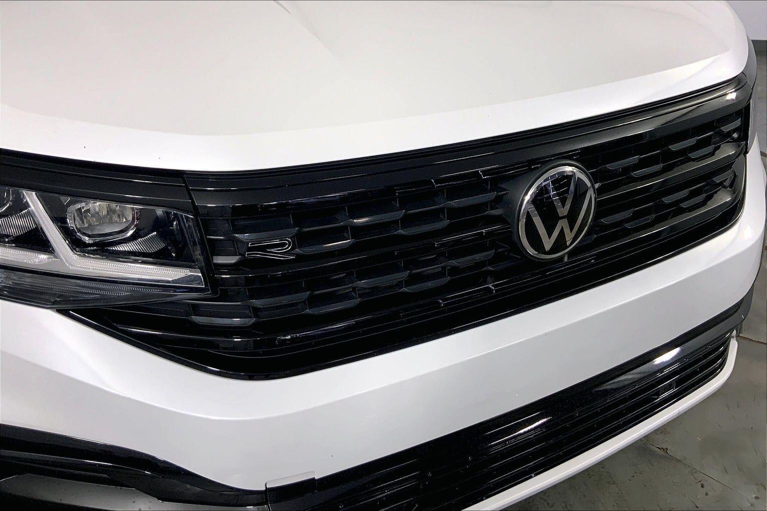 2023 Volkswagen Atlas Cross Sport 3.6L V6 SEL R-Line Black