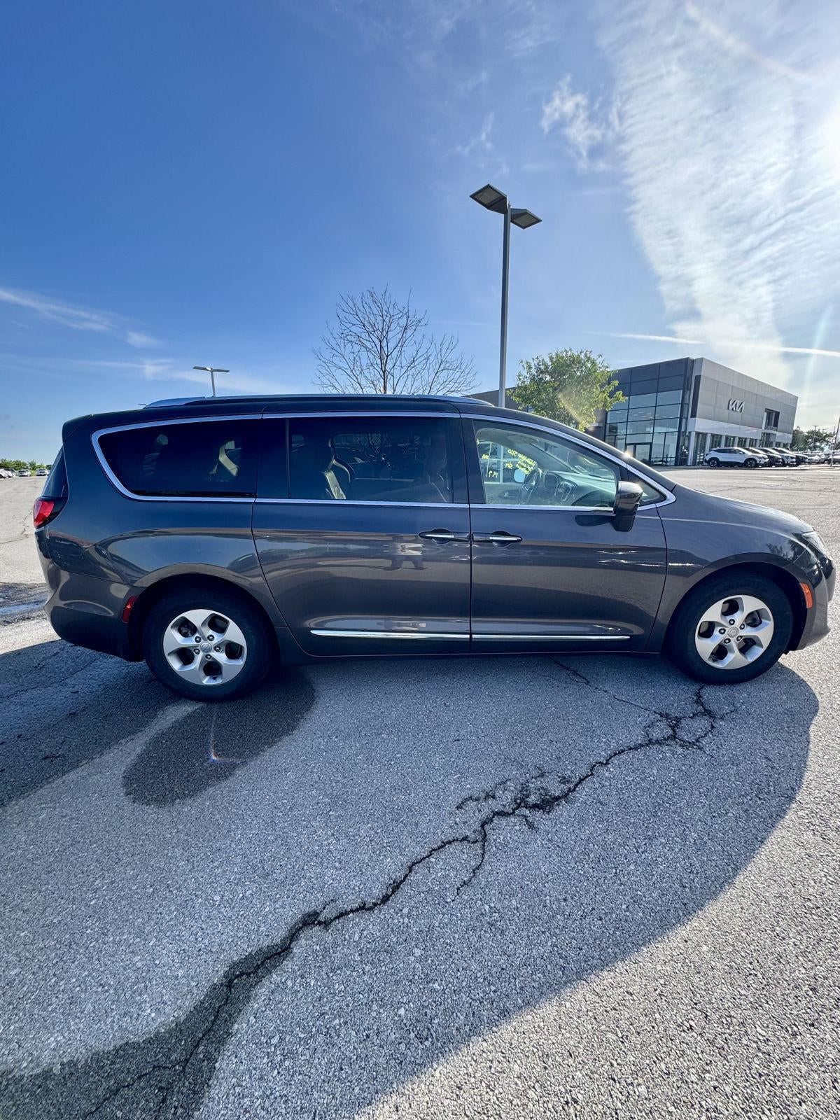 2017 Chrysler Pacifica Touring-L Plus