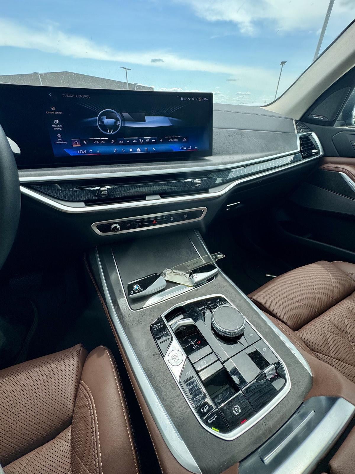 2025 BMW X7 xDrive40i