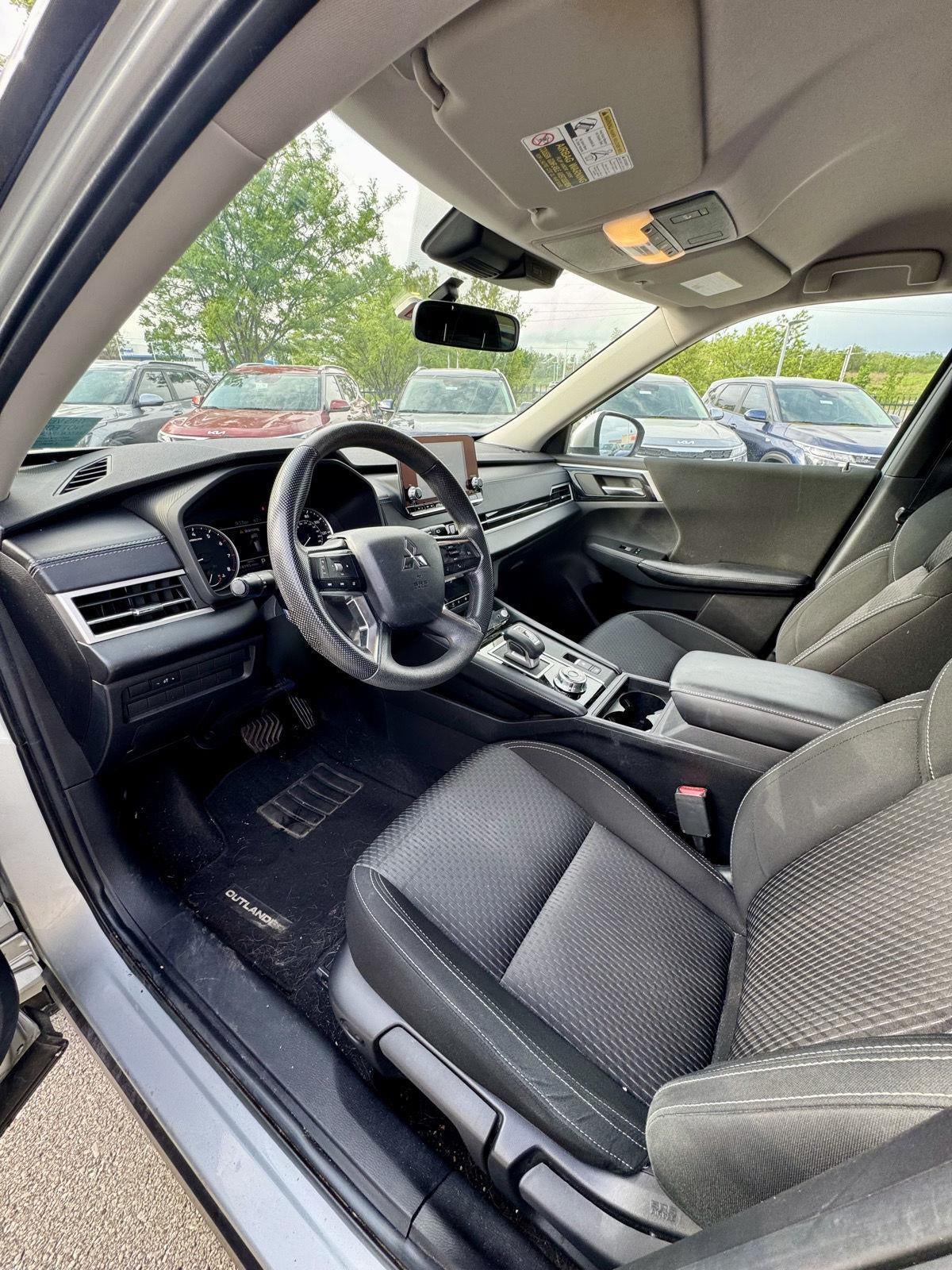 2022 Mitsubishi OUTLANDER ES