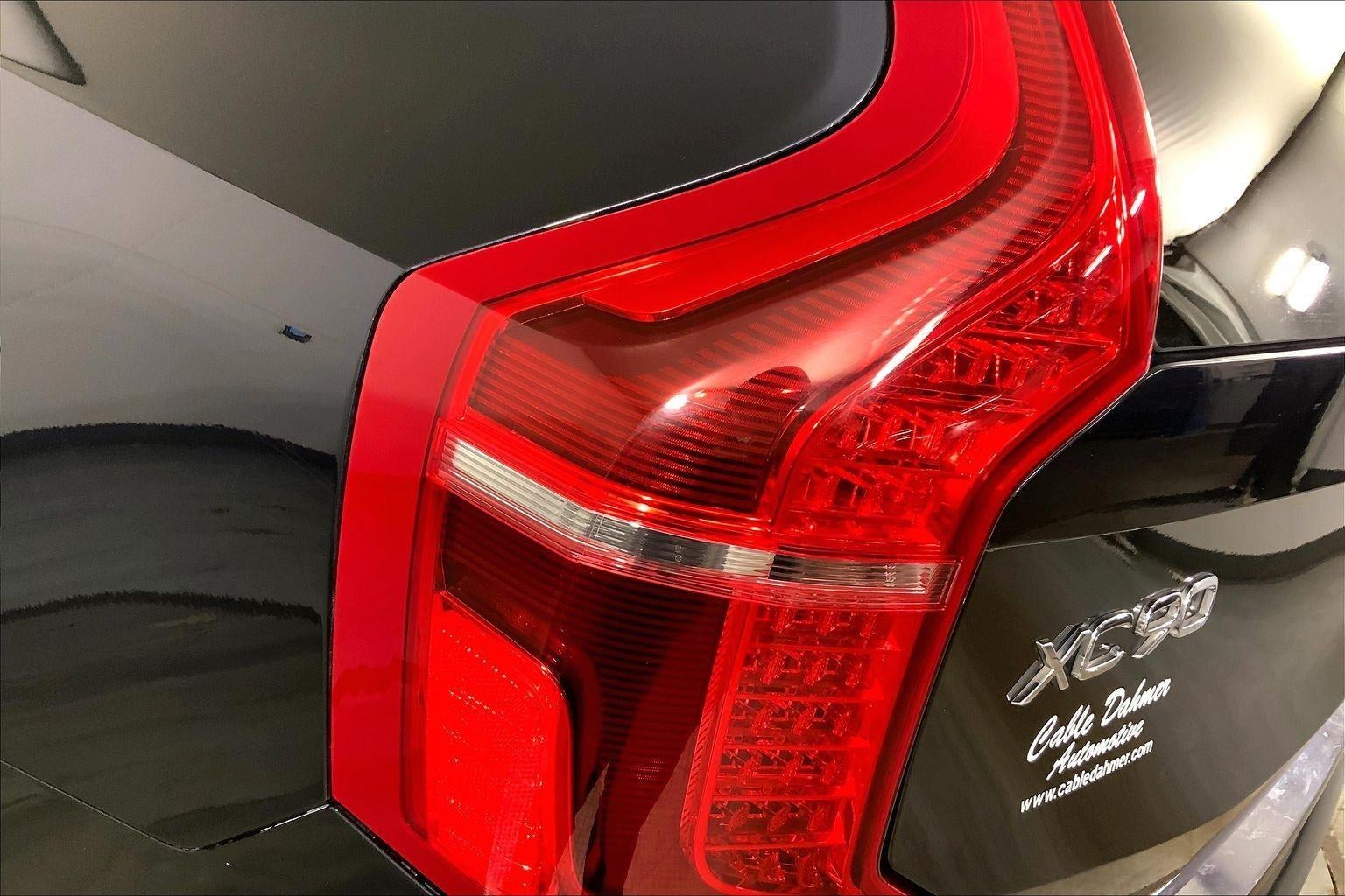 2016 Volvo XC90 T6 Momentum