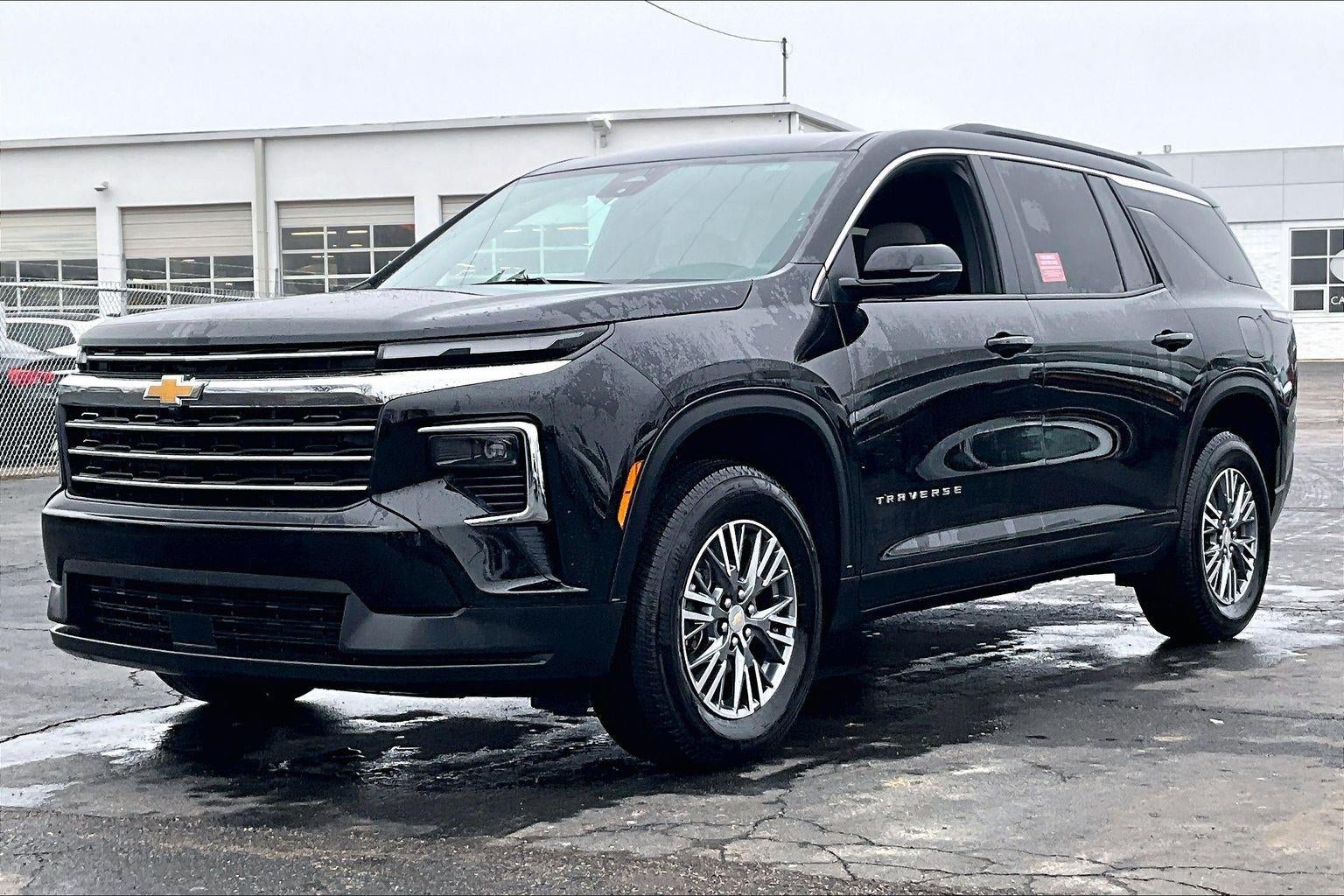 2025 Chevrolet Traverse LT