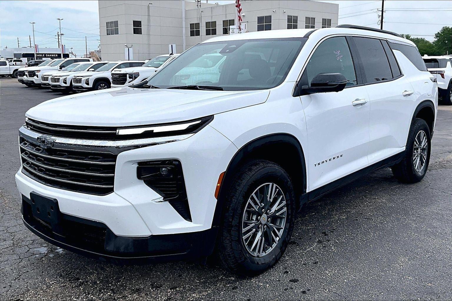 2024 Chevrolet Traverse LT