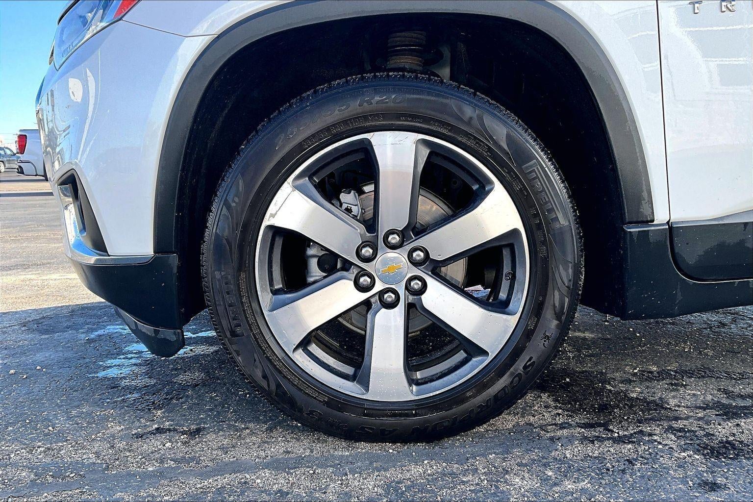 Used 2021 Chevrolet Traverse 3LT with VIN 1GNEVHKWXMJ247346 for sale in Kansas City