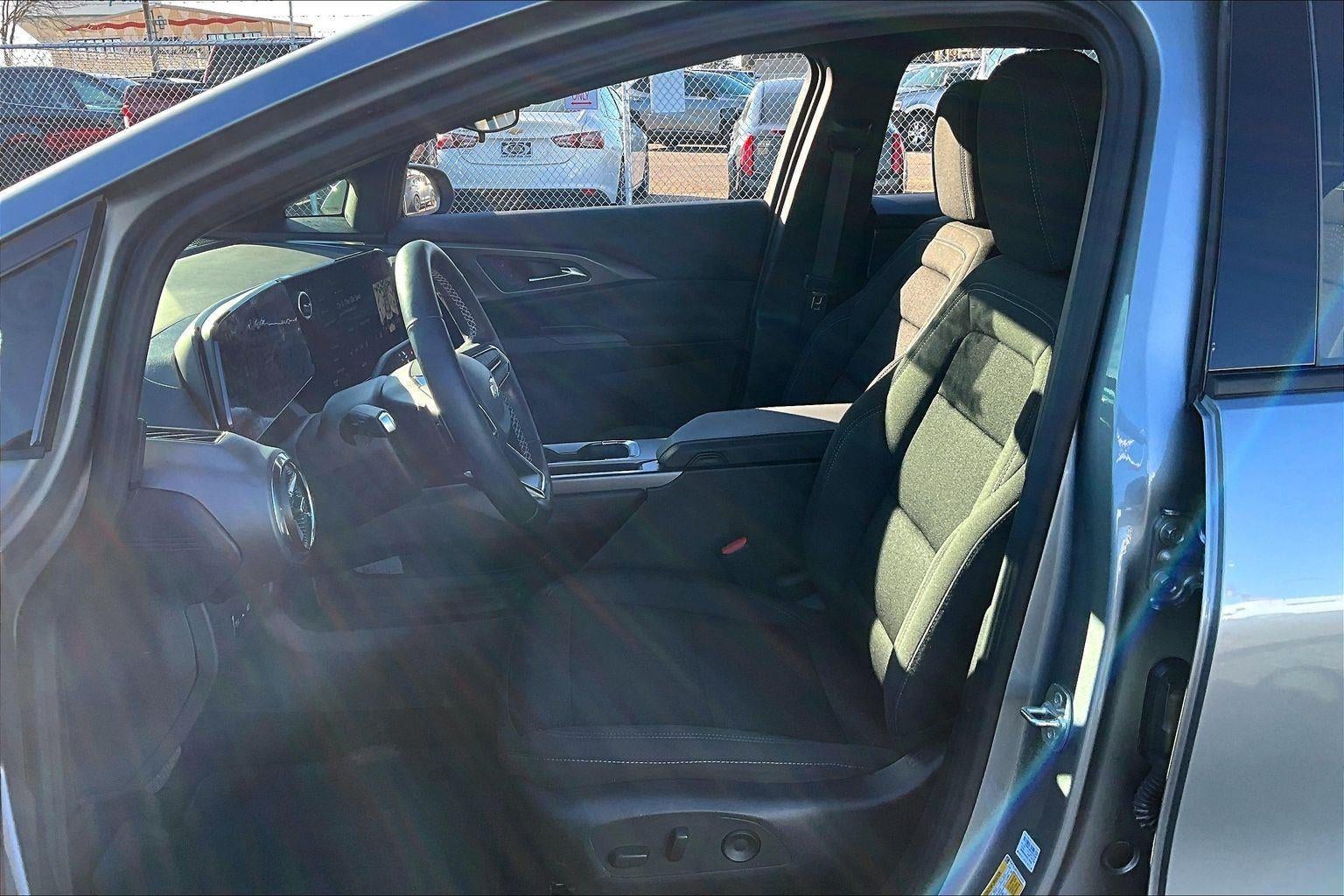 2025 Chevrolet Equinox EV LT