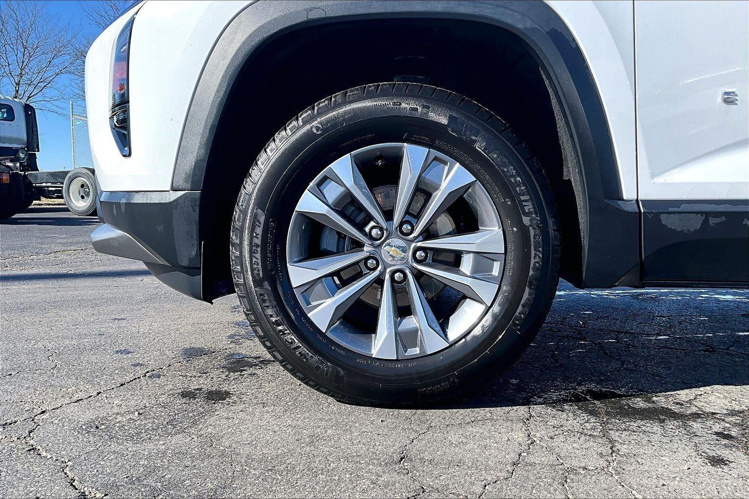 Used 2025 Chevrolet Equinox LT with VIN 3GNAXPEG0SL302934 for sale in Kansas City