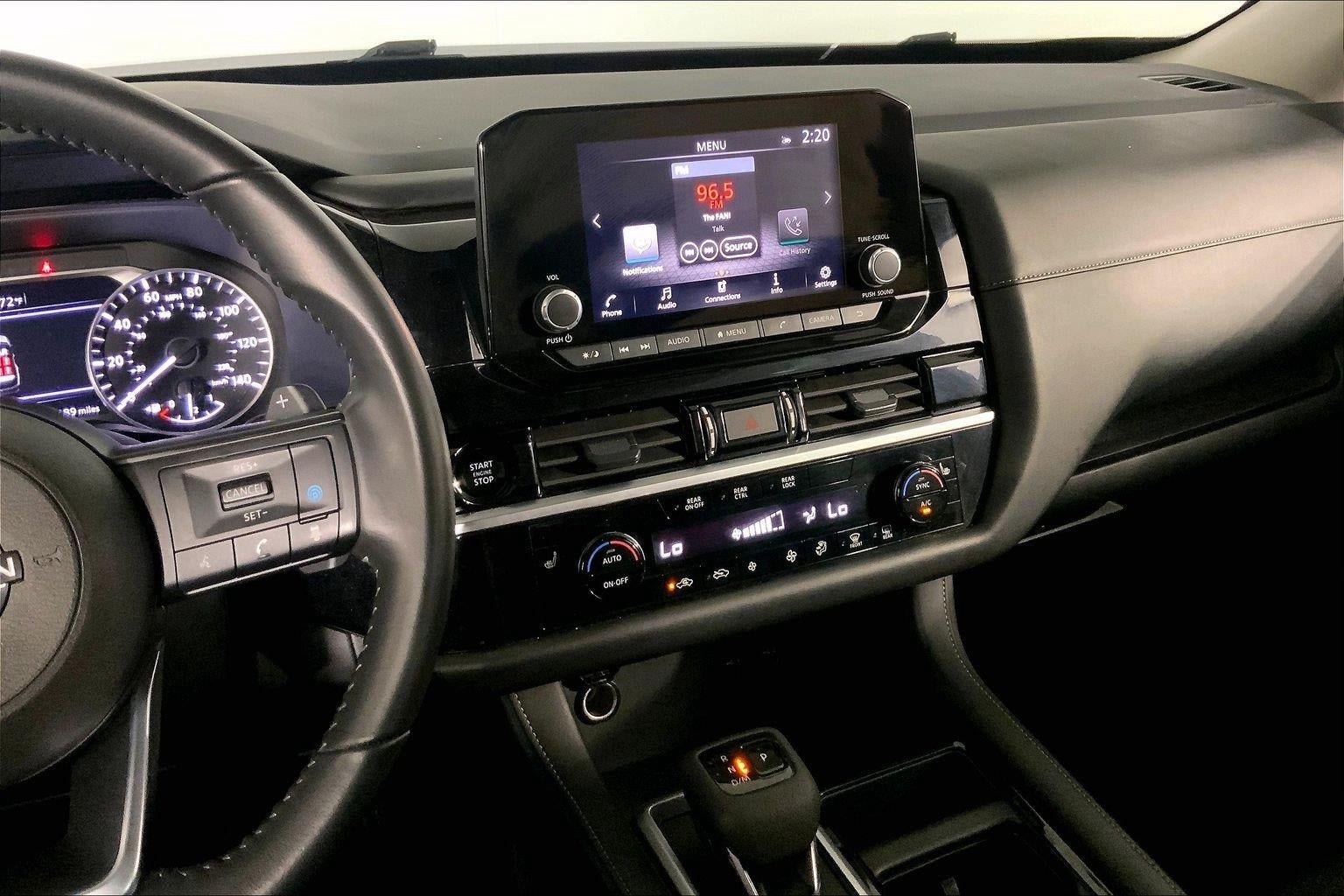2025 Nissan Pathfinder SV