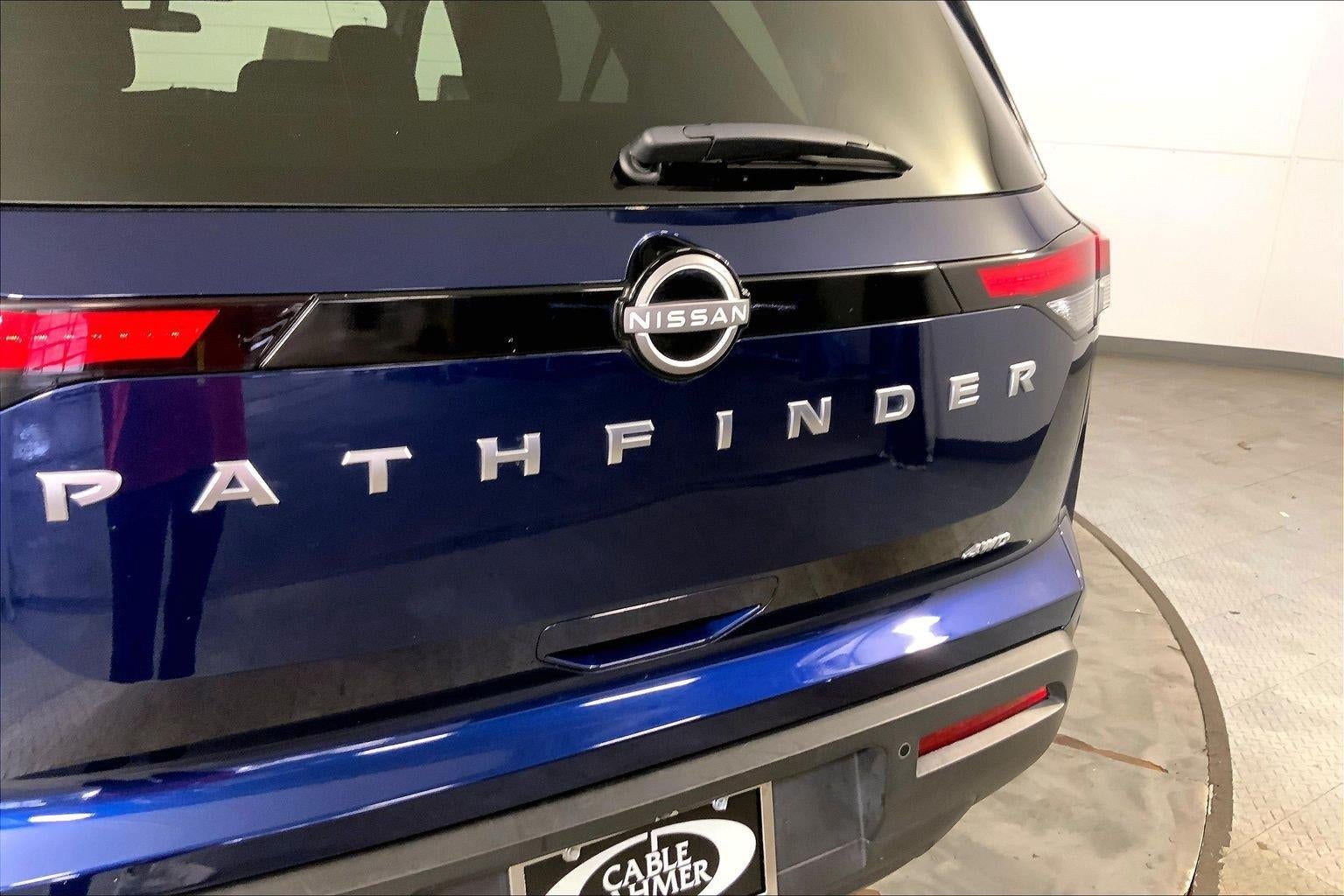 2025 Nissan Pathfinder SV