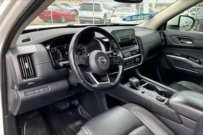 2022 Nissan Pathfinder SL