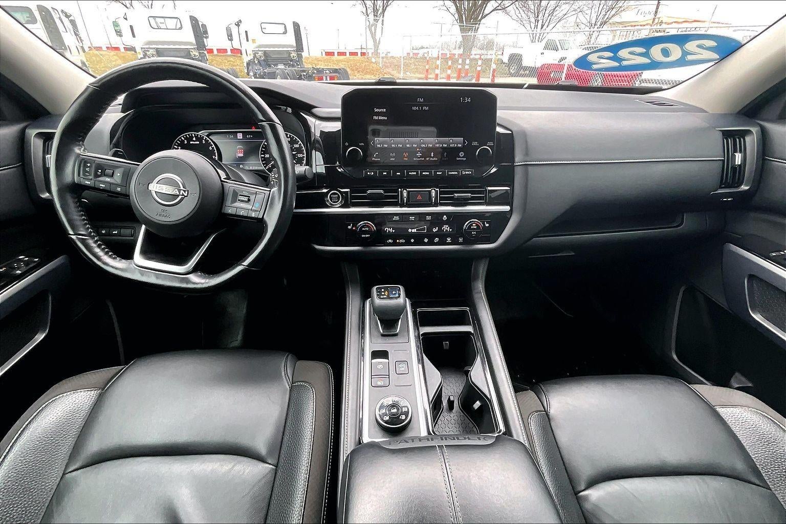 2022 Nissan Pathfinder SL