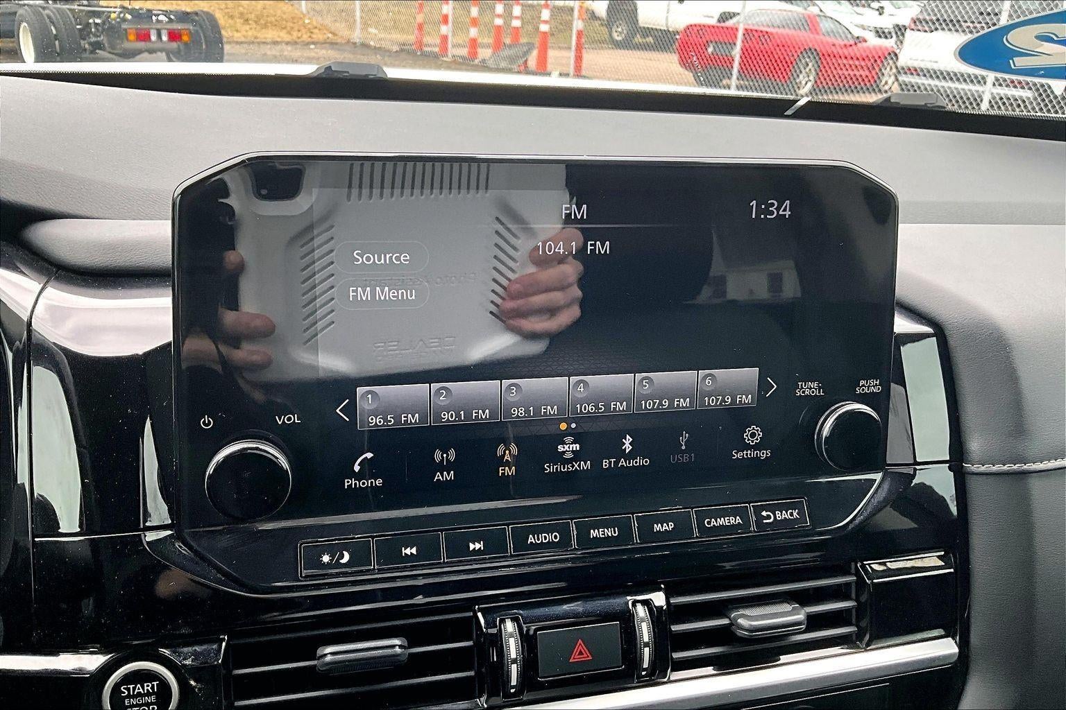 2022 Nissan Pathfinder SL