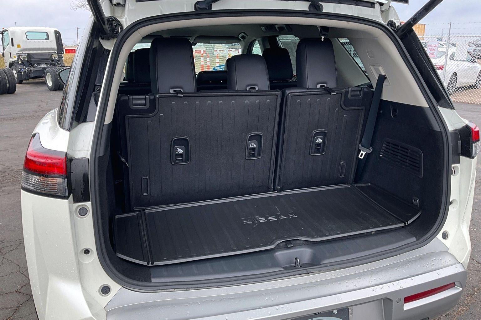 2022 Nissan Pathfinder SL