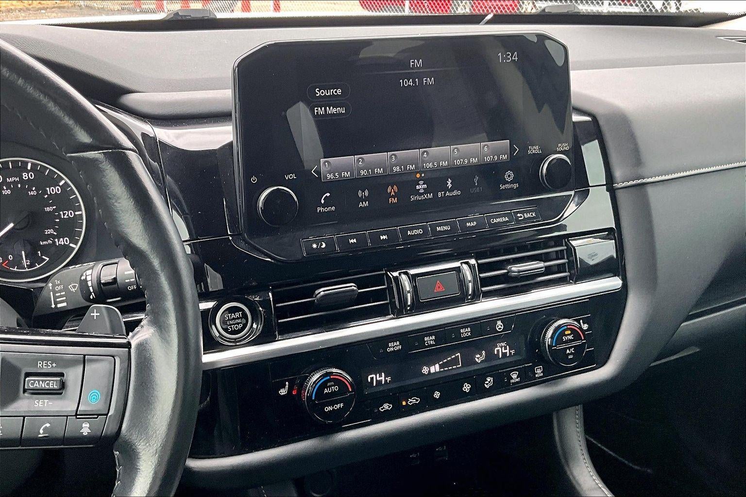 2022 Nissan Pathfinder SL