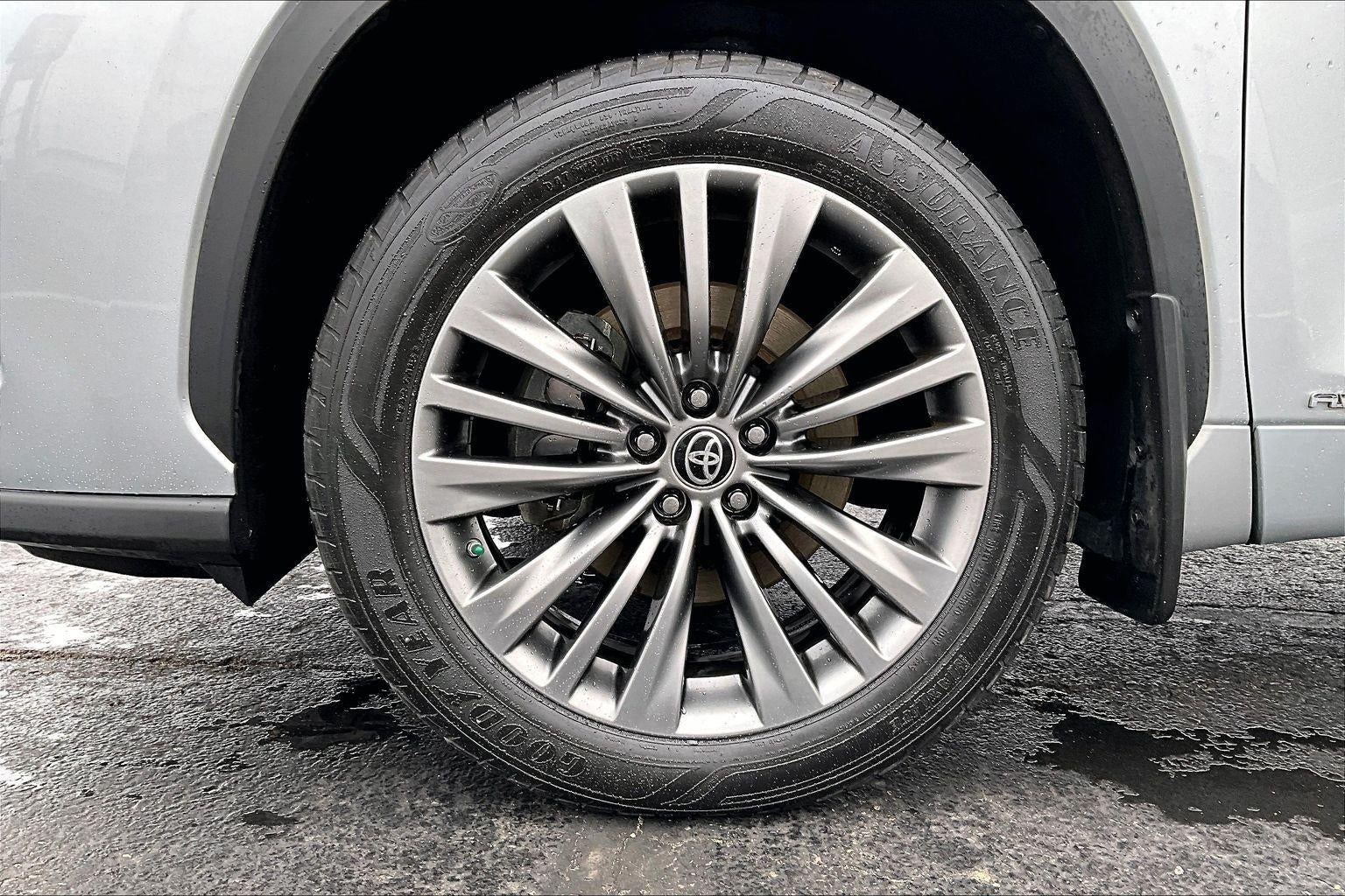 2021 Toyota Highlander Hybrid Platinum