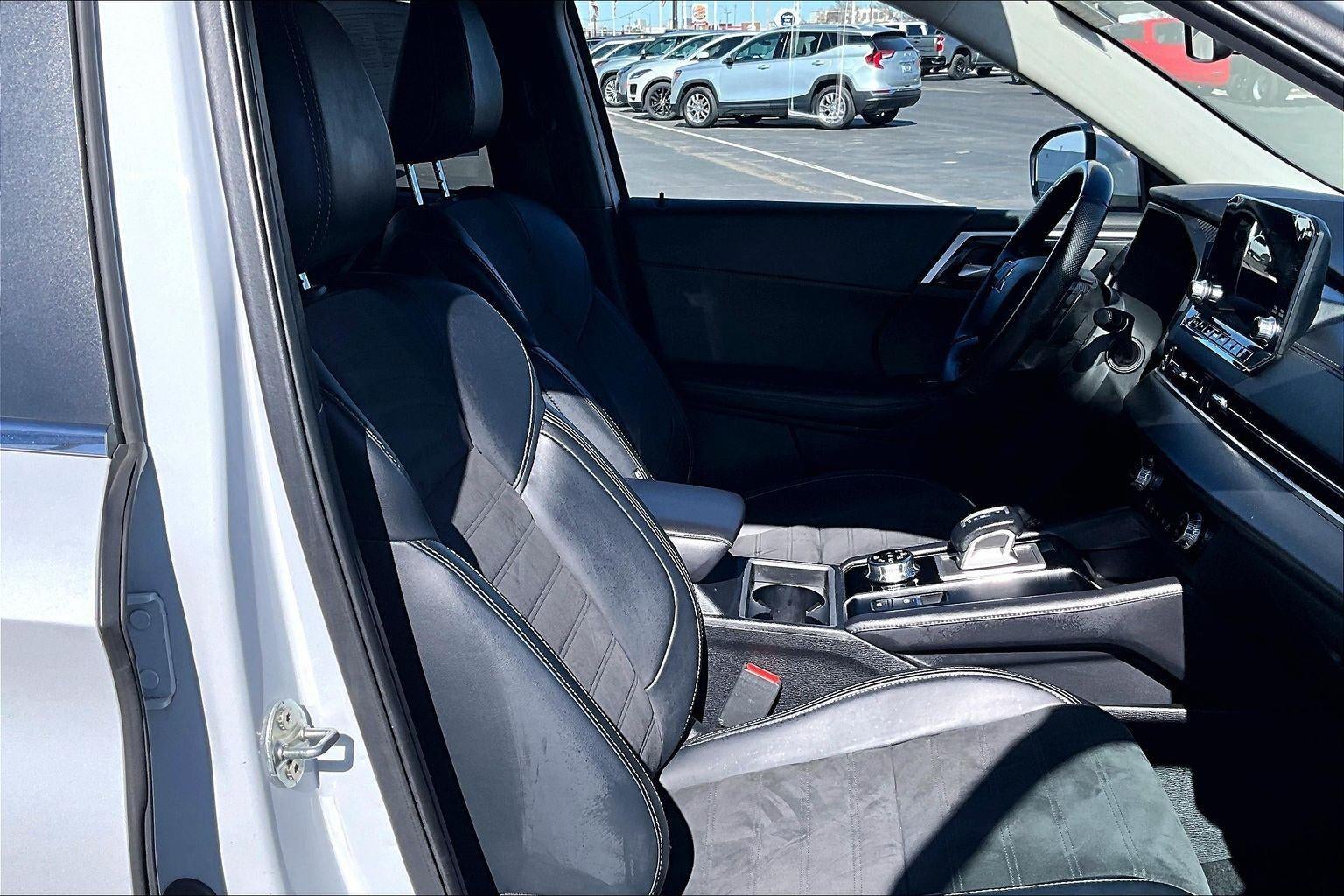 2024 Mitsubishi Outlander SE