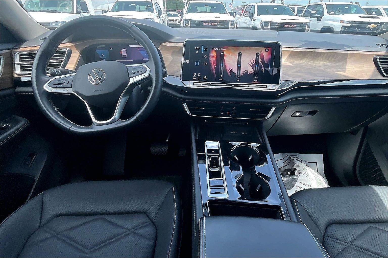 2025 Volkswagen Atlas 2.0T SE w/Technology