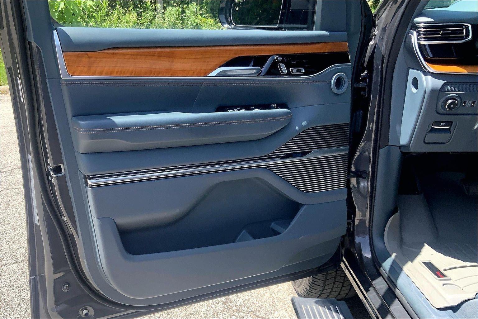 2022 Jeep Grand Wagoneer Series III