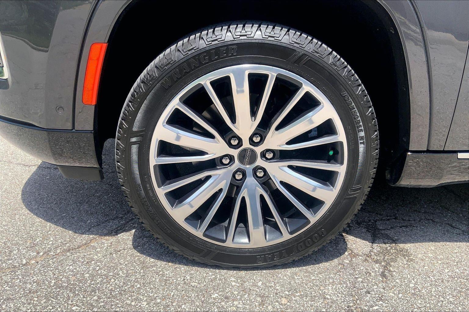 2022 Jeep Grand Wagoneer Series III