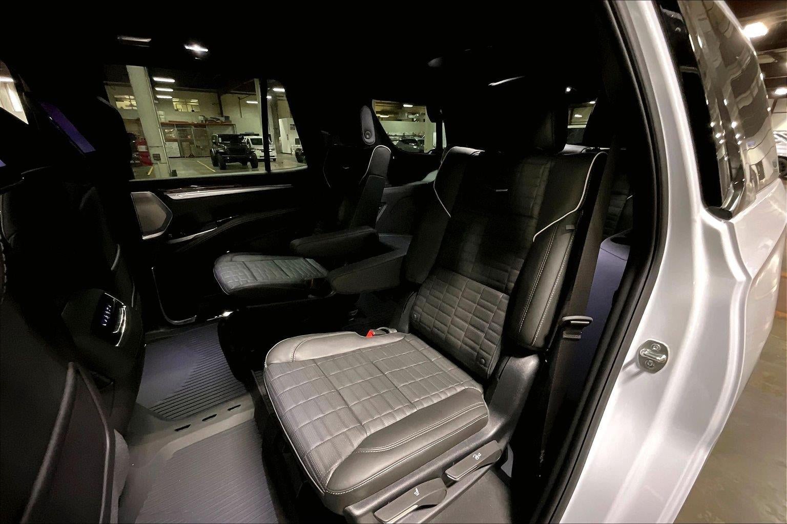 2027 Cadillac Escalade 4WD Platinum Sport