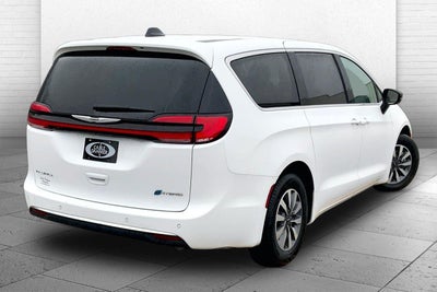 2024 Chrysler Pacifica Hybrid Select