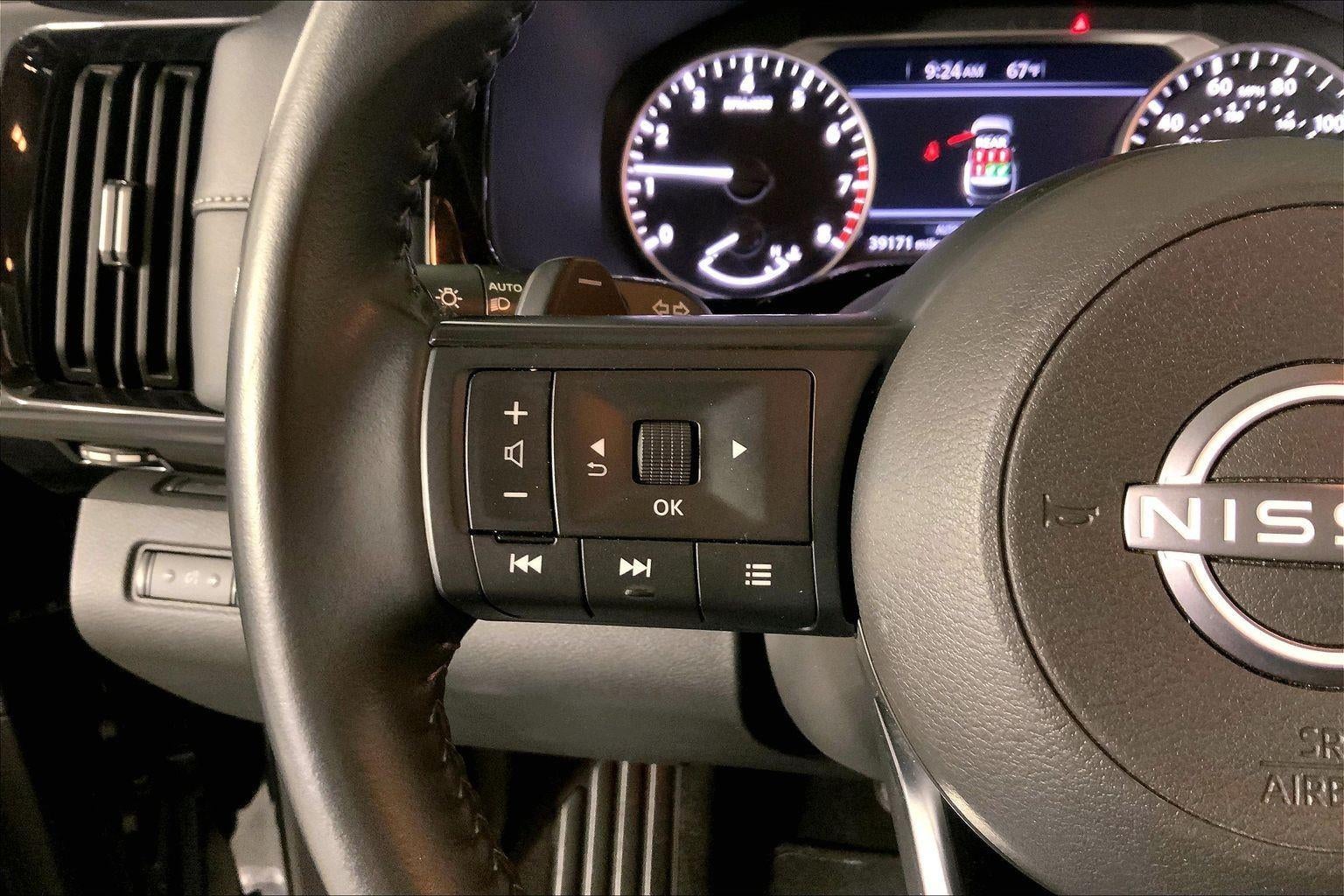 2025 Nissan Pathfinder SV