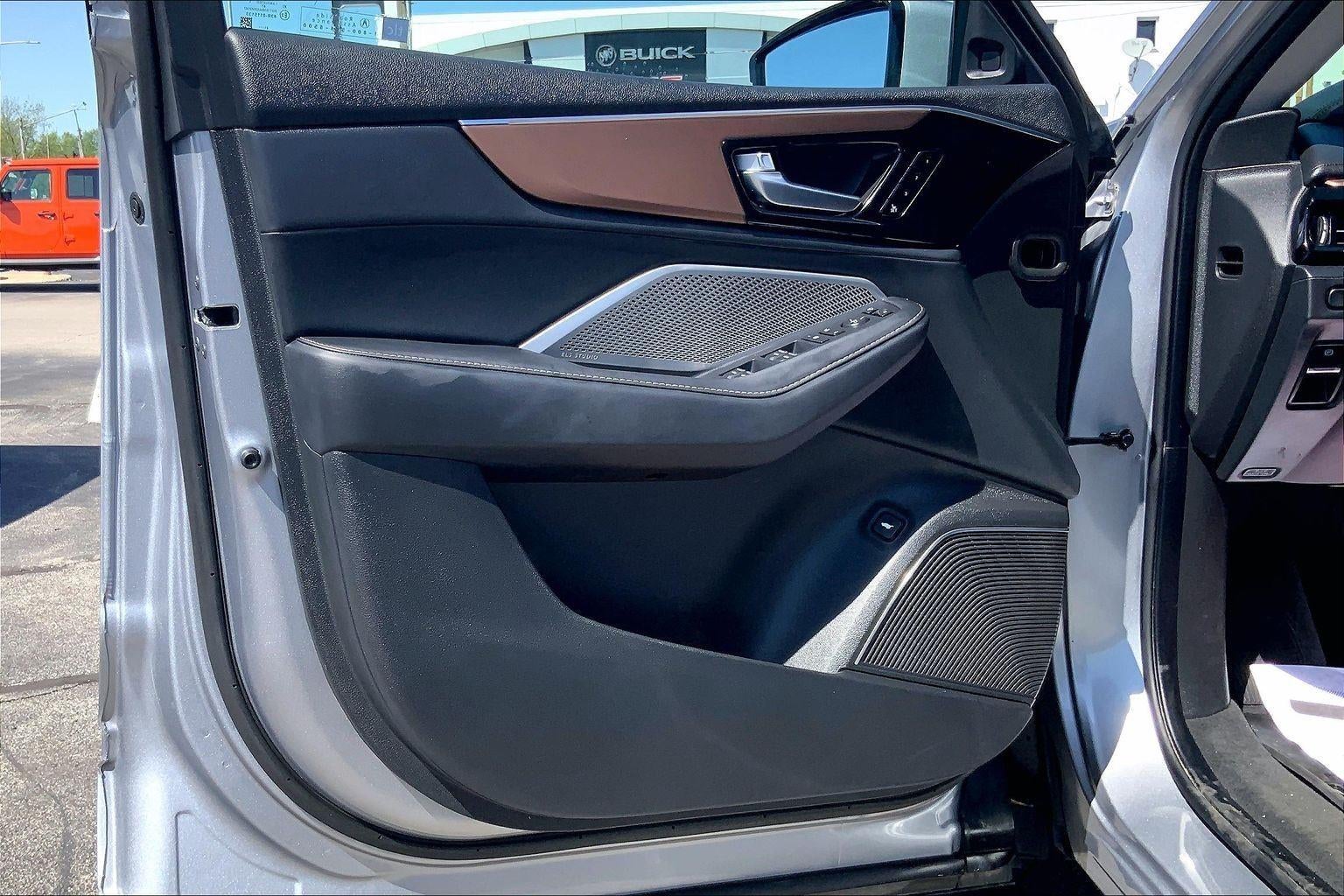 2022 Acura MDX w/Technology Package