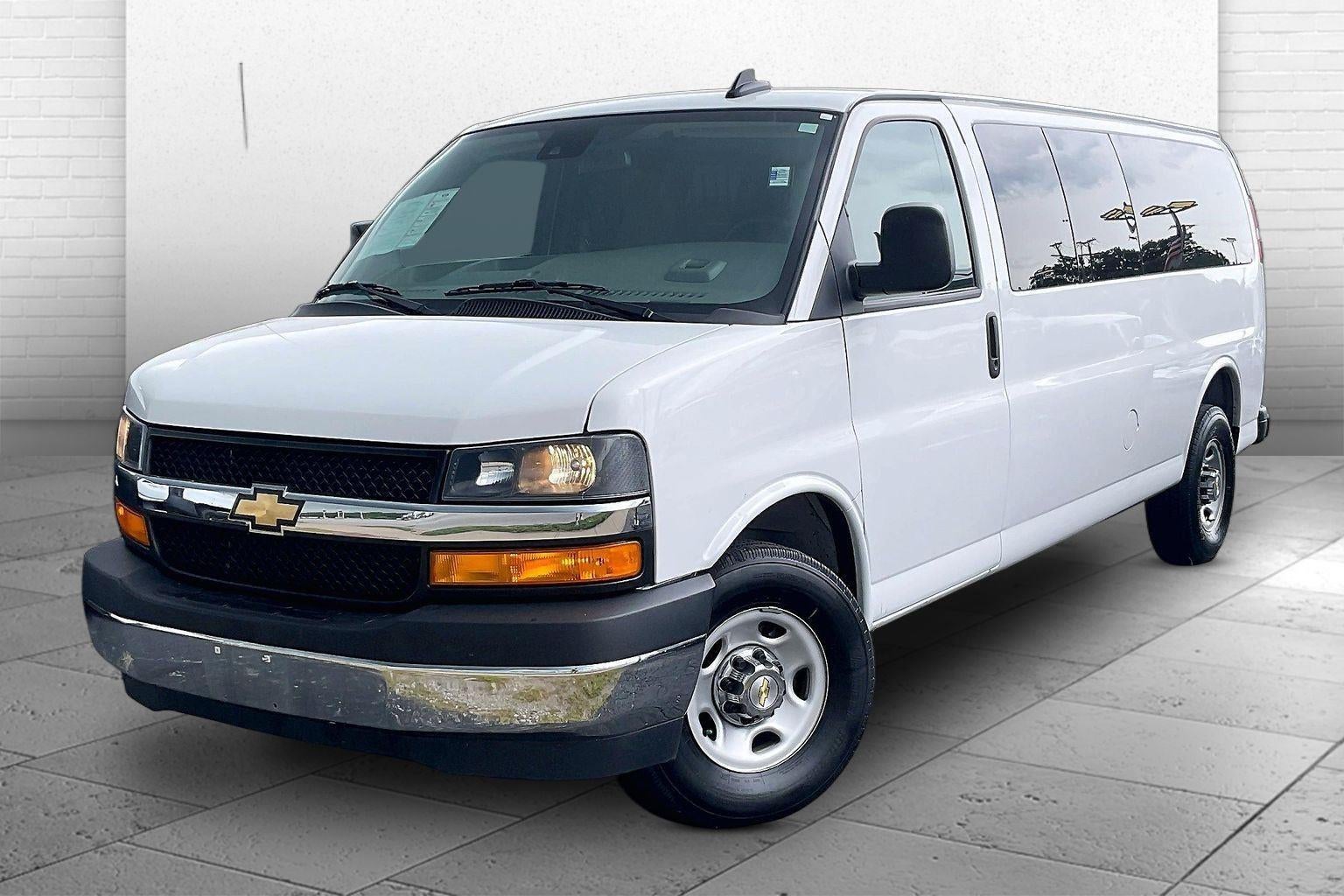 2025 Chevrolet Express Passenger 1LT