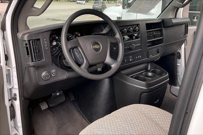 2025 Chevrolet Express Passenger 1LT