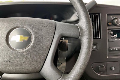 2025 Chevrolet Express Passenger 1LT