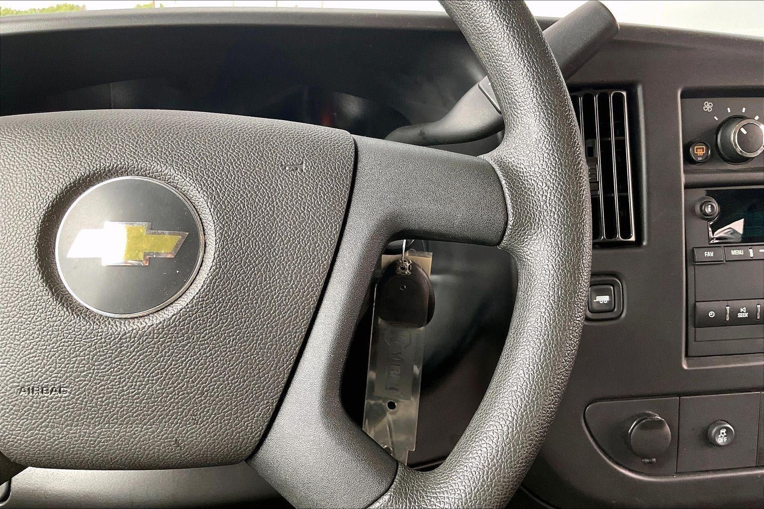 2025 Chevrolet Express Passenger 1LT