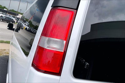 2025 Chevrolet Express Passenger 1LT