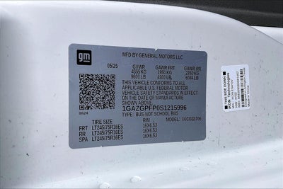 2025 Chevrolet Express Passenger 1LT