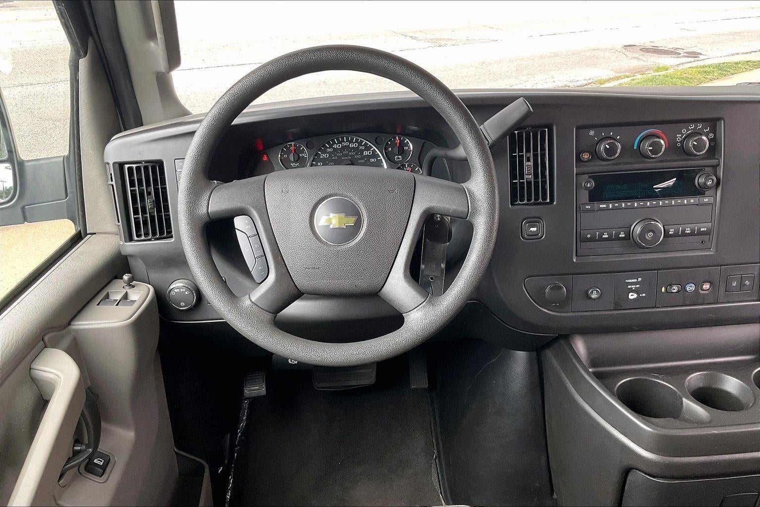2025 Chevrolet Express Passenger 1LT
