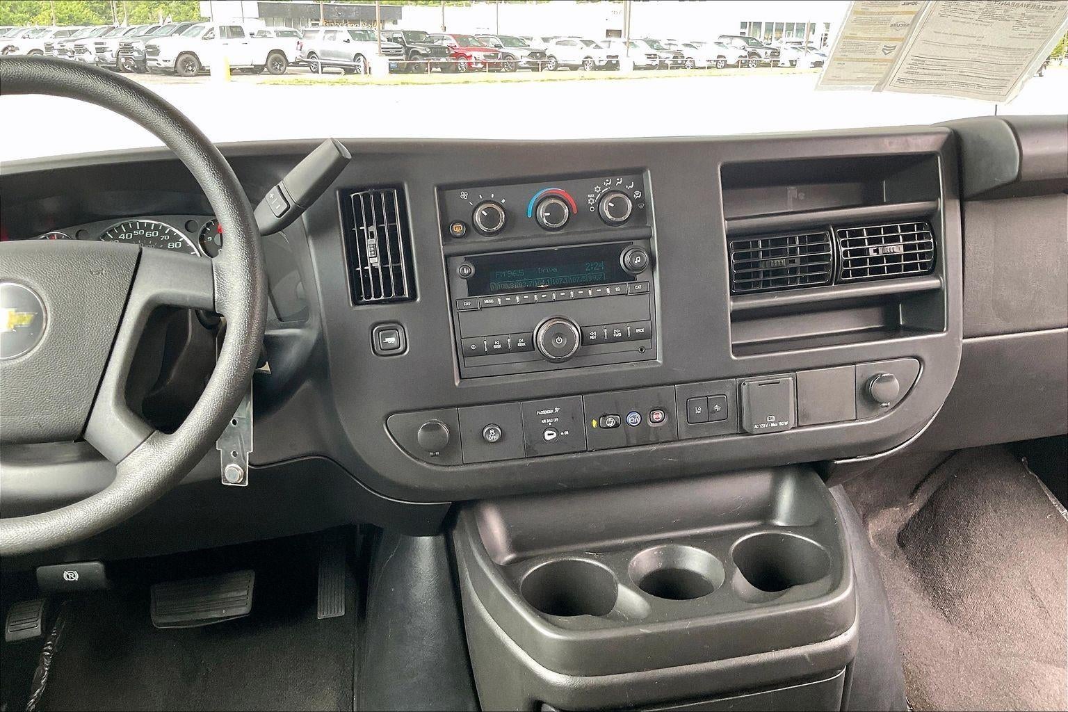 2025 Chevrolet Express Passenger 1LT