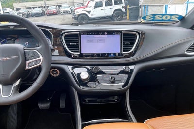 2023 Chrysler Pacifica Hybrid Pinnacle