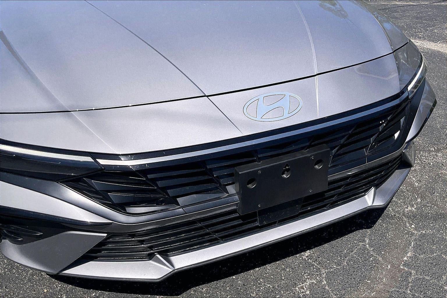2025 Hyundai Elantra Hybrid Limited