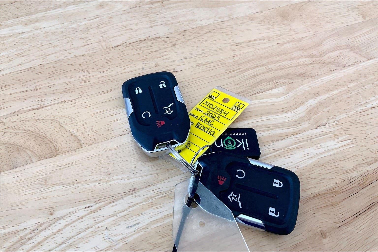 2023 GMC Acadia Denali