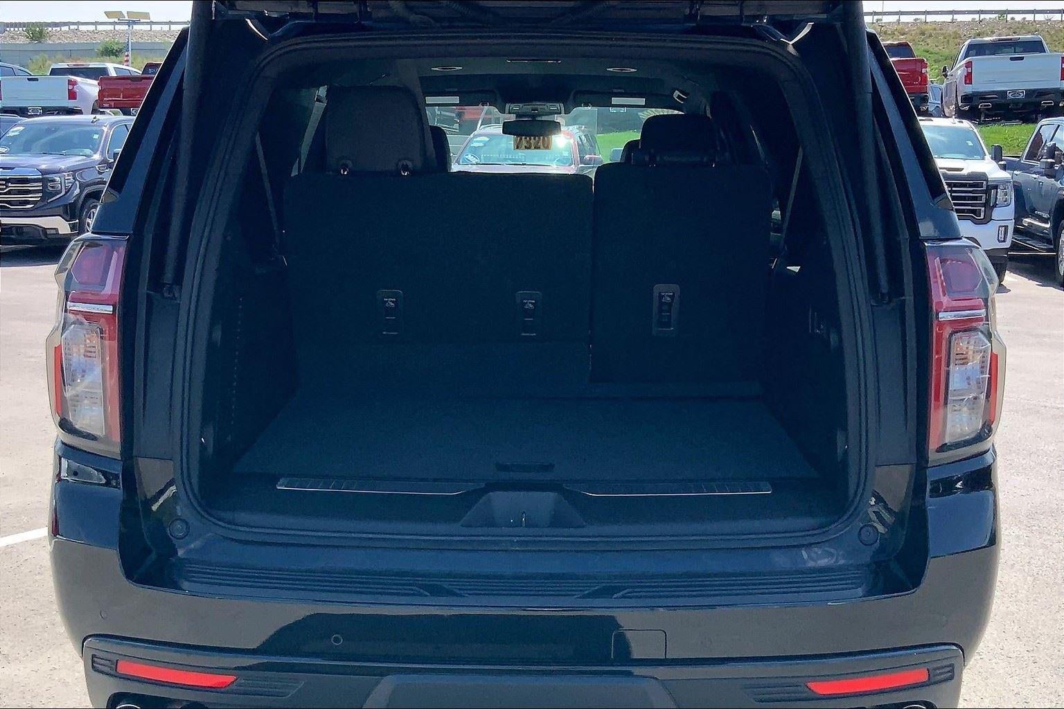 2023 Chevrolet Suburban RST