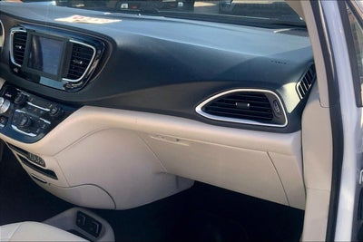 2021 Chrysler Voyager LXI