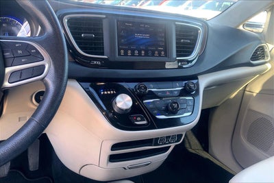 2021 Chrysler Voyager LXI