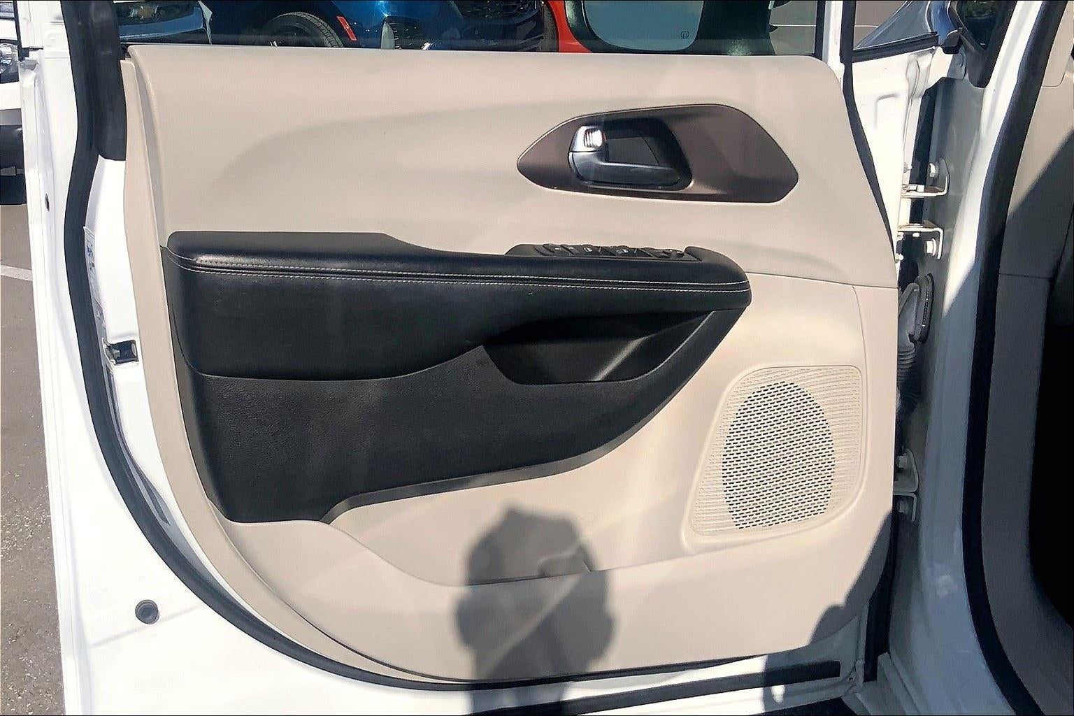 2021 Chrysler Voyager LXI