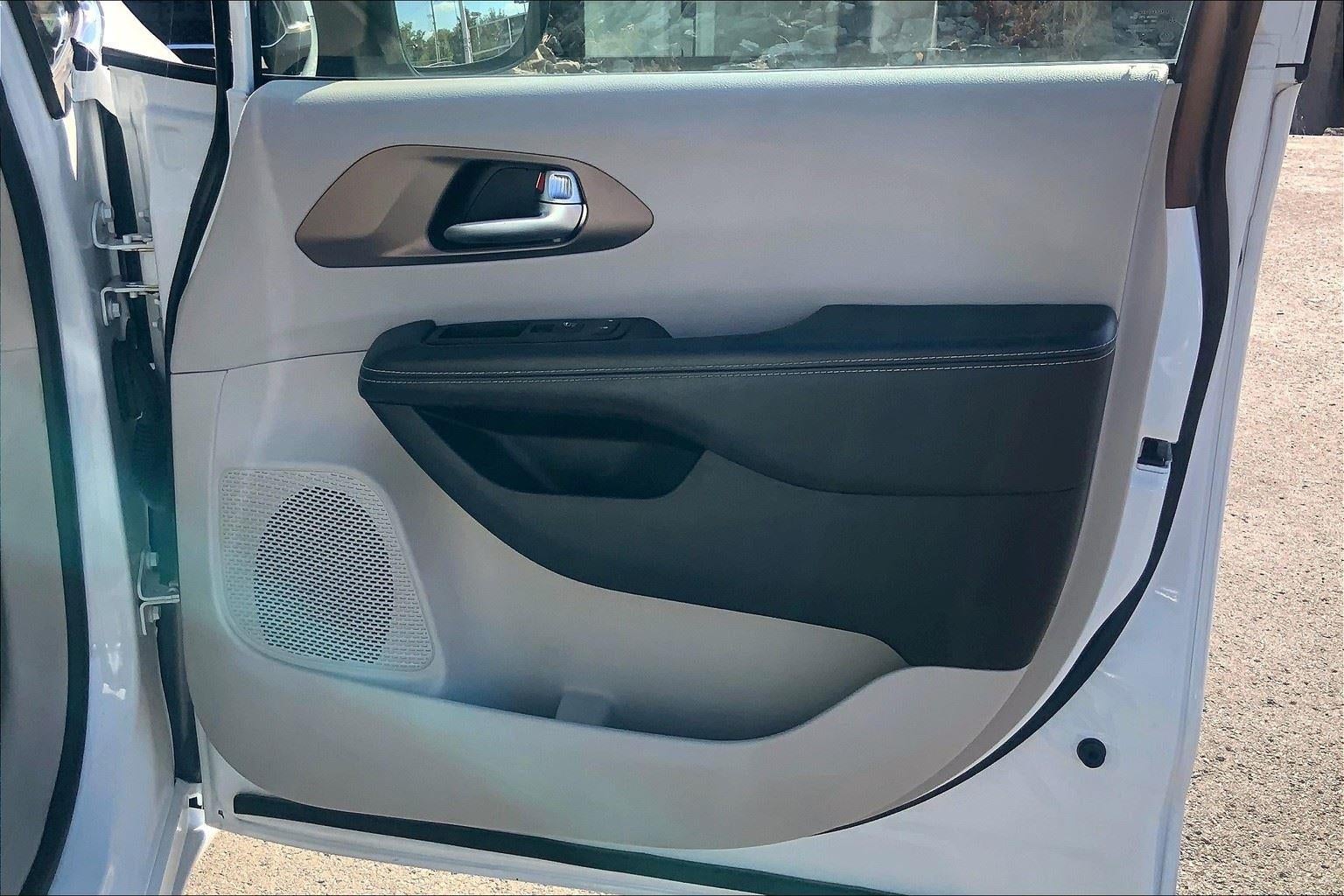 2021 Chrysler Voyager LXI