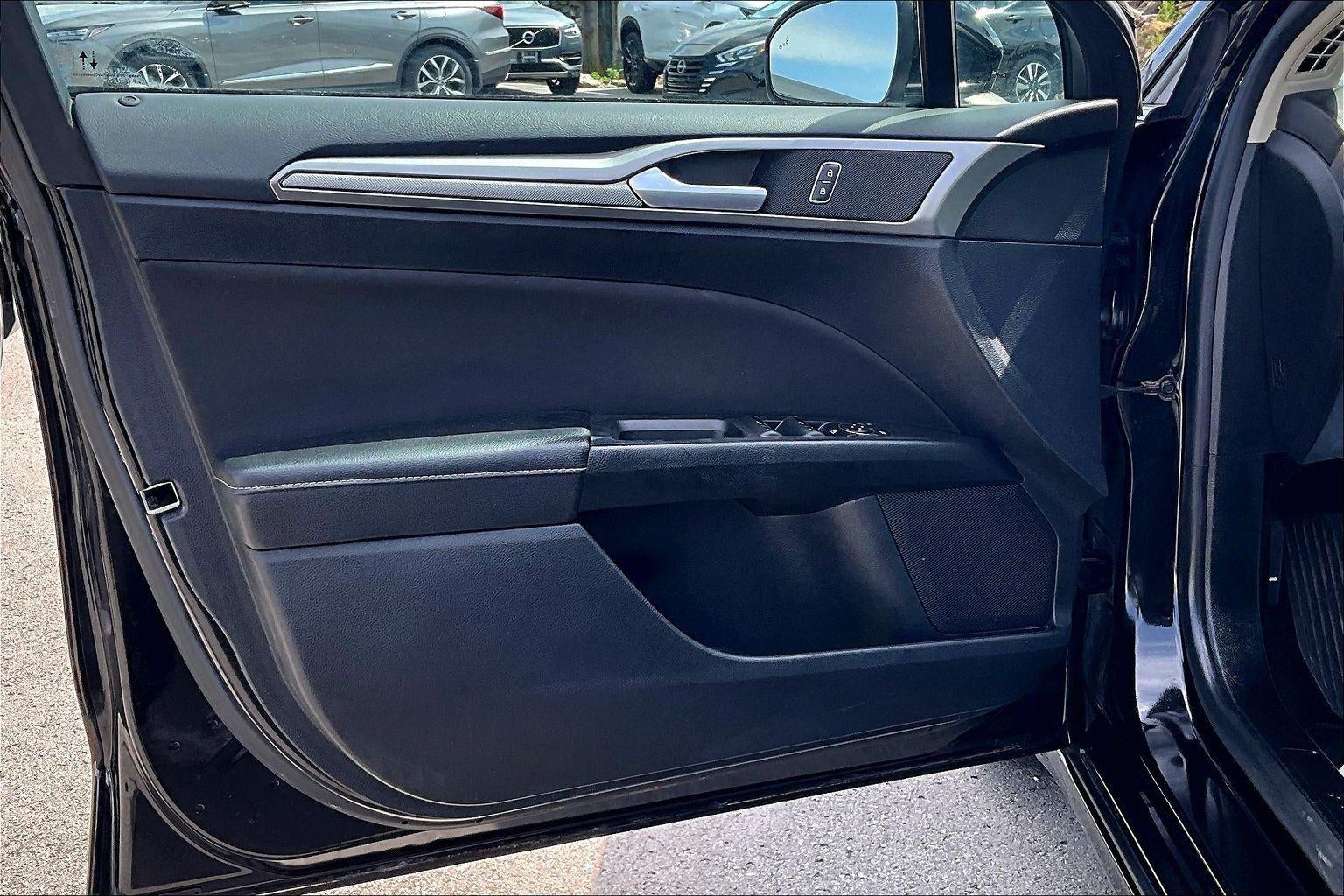 2020 Ford Fusion SE