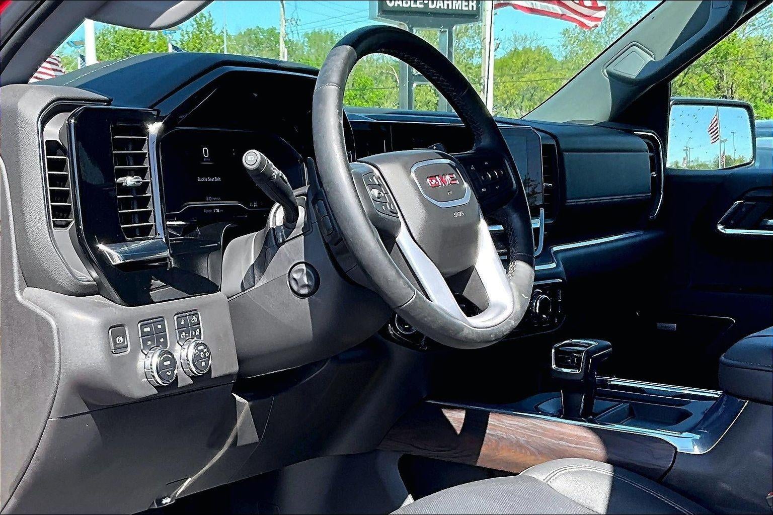 2024 GMC Sierra 1500 SLT