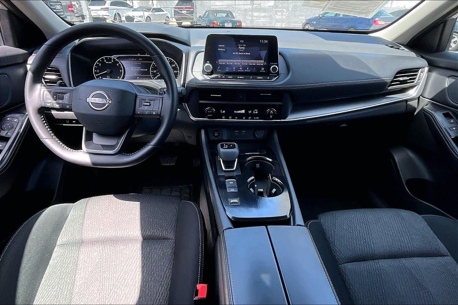 2025 Nissan Rogue SV