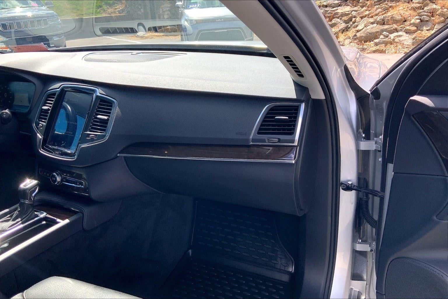 2019 Volvo XC90 Momentum