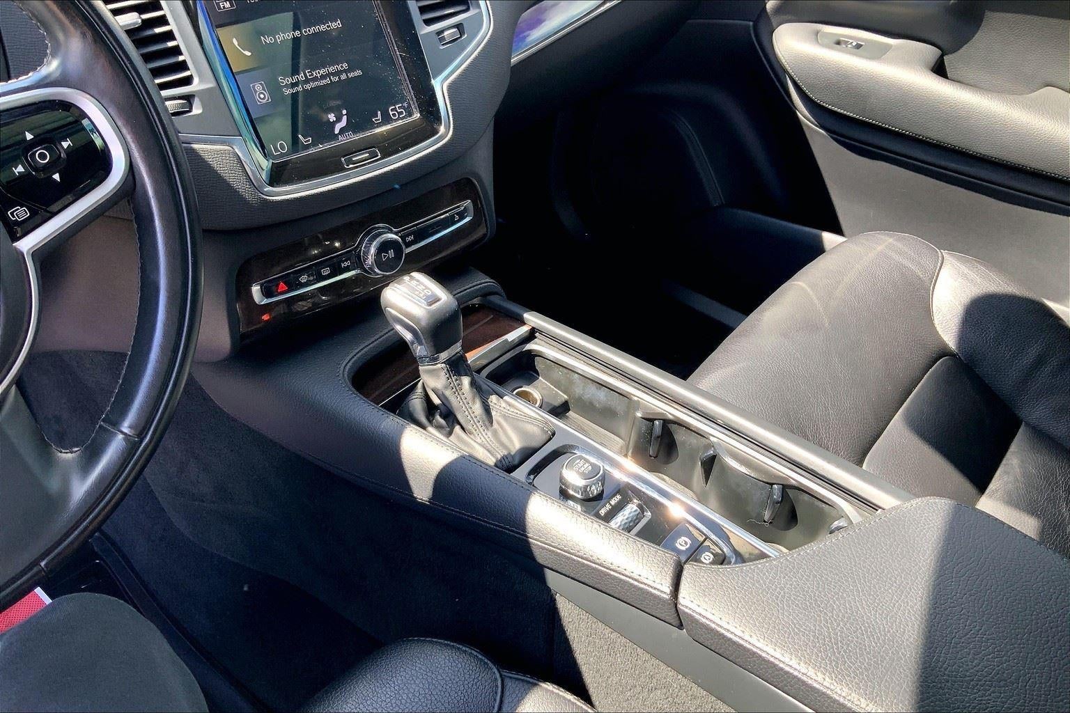 2019 Volvo XC90 Momentum